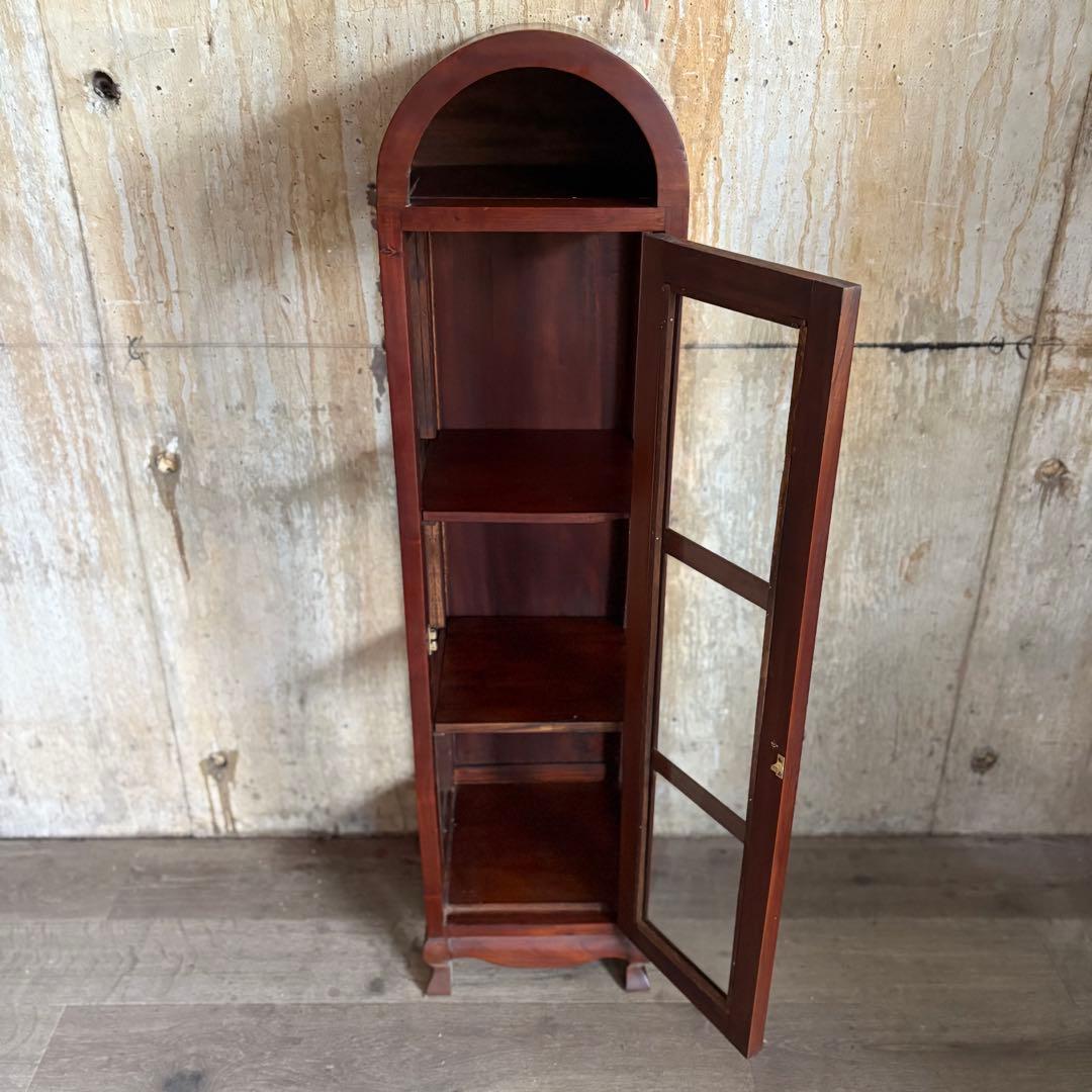 アーチトップのスリムキャビネット　コレクションケース　マホガニー