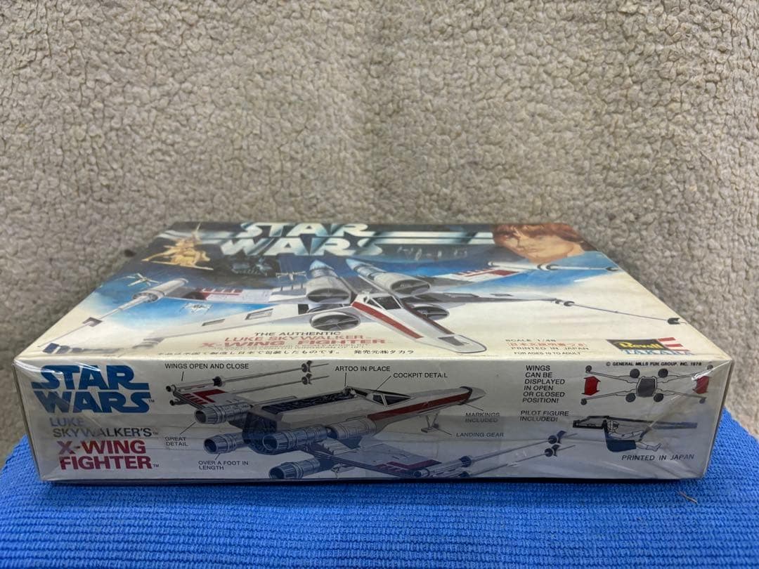 スターウォーズ　 超レアなお宝付き(下敷き？）　プラモデル　X-wing