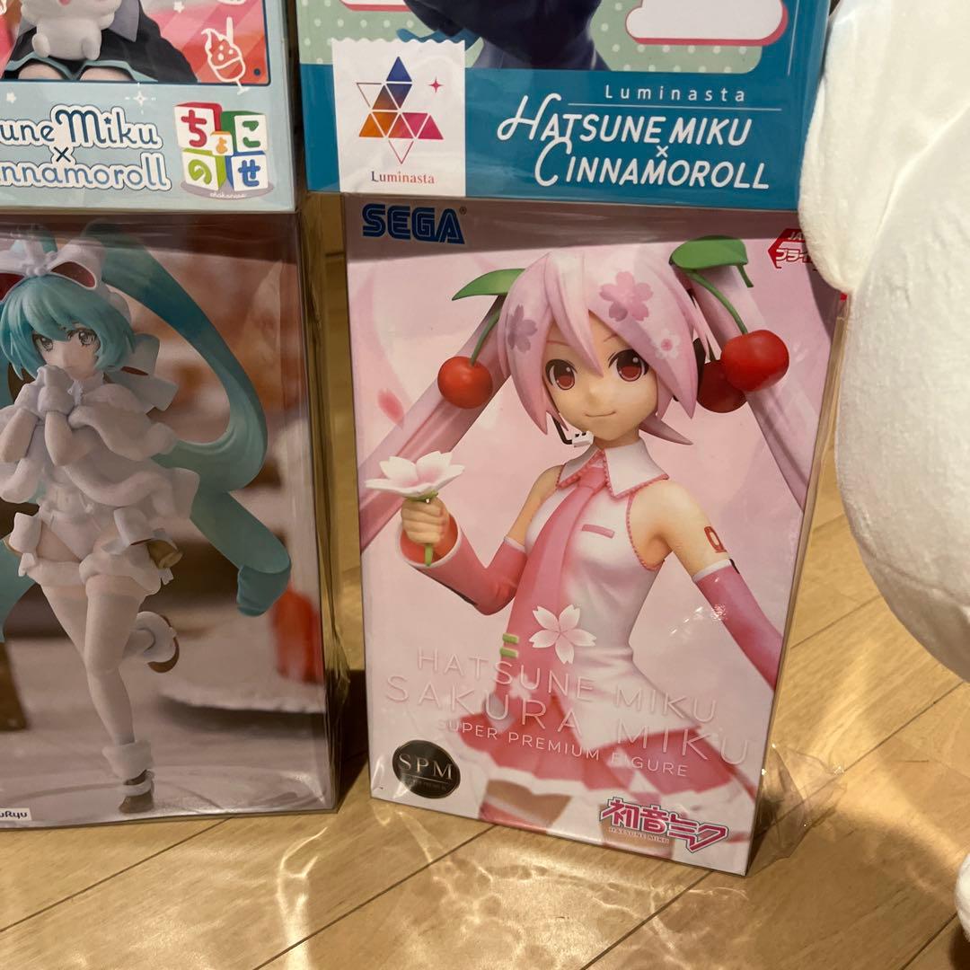 特撮 Hatsune Miku& cinnamon roll Sanrio Set