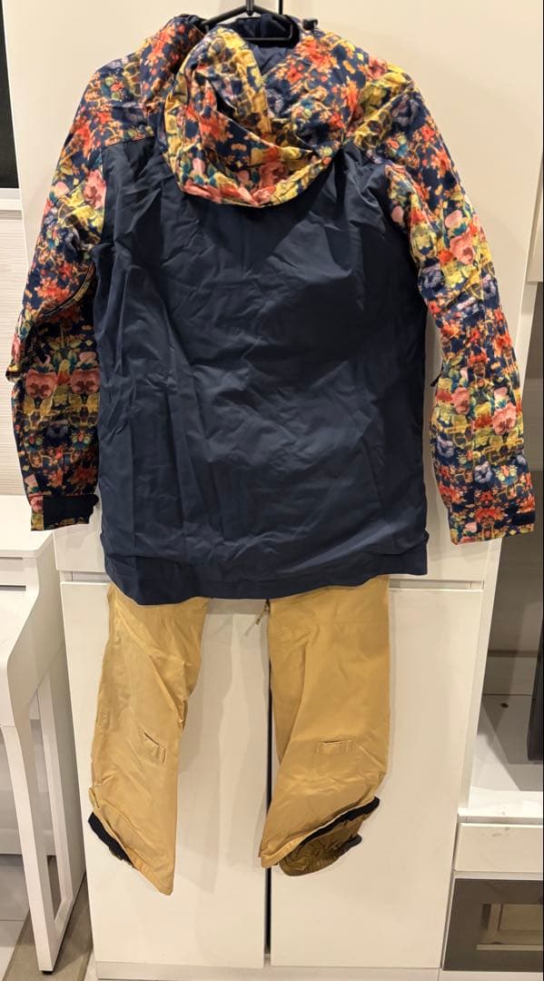 【ほぼ新品】Burton バートンスノーボードウェア 上下セット　 xs s