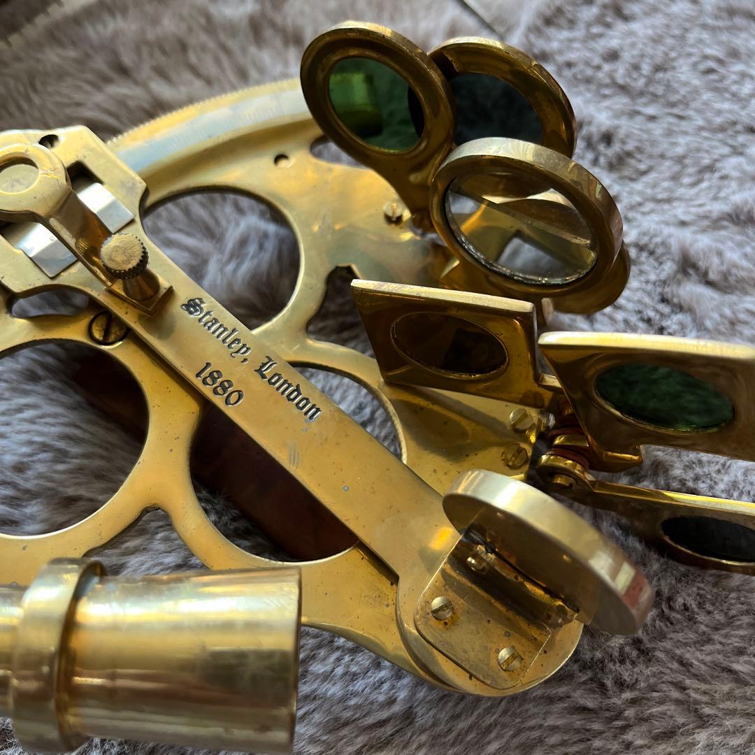 さらにさらにお値下げしました。何かの機器　航海用のような感じです。