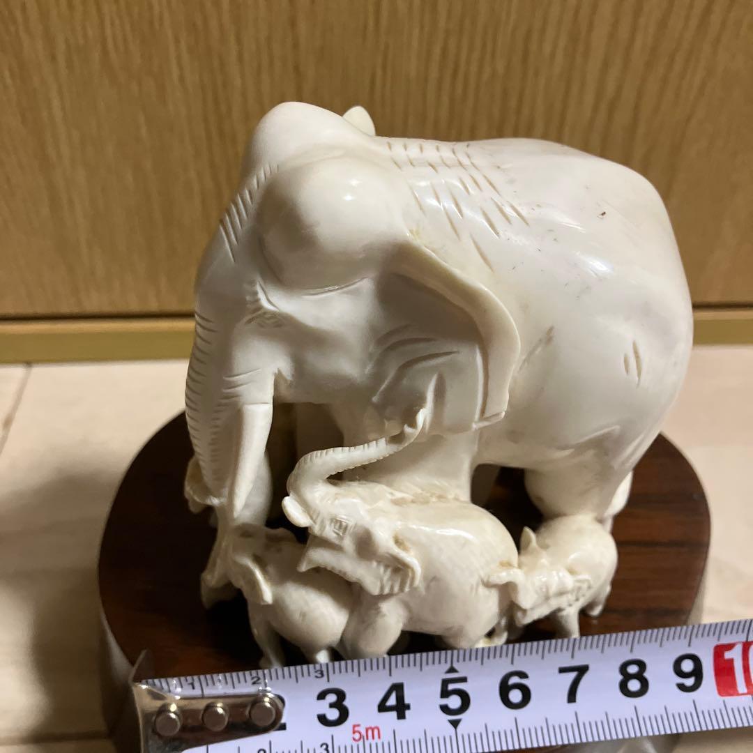 Y2555 高級彫刻　ゾウ　置物　オブジェ　 付属品　木の台付き