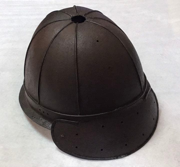 古式　鉄錆地八間筋兜鉢