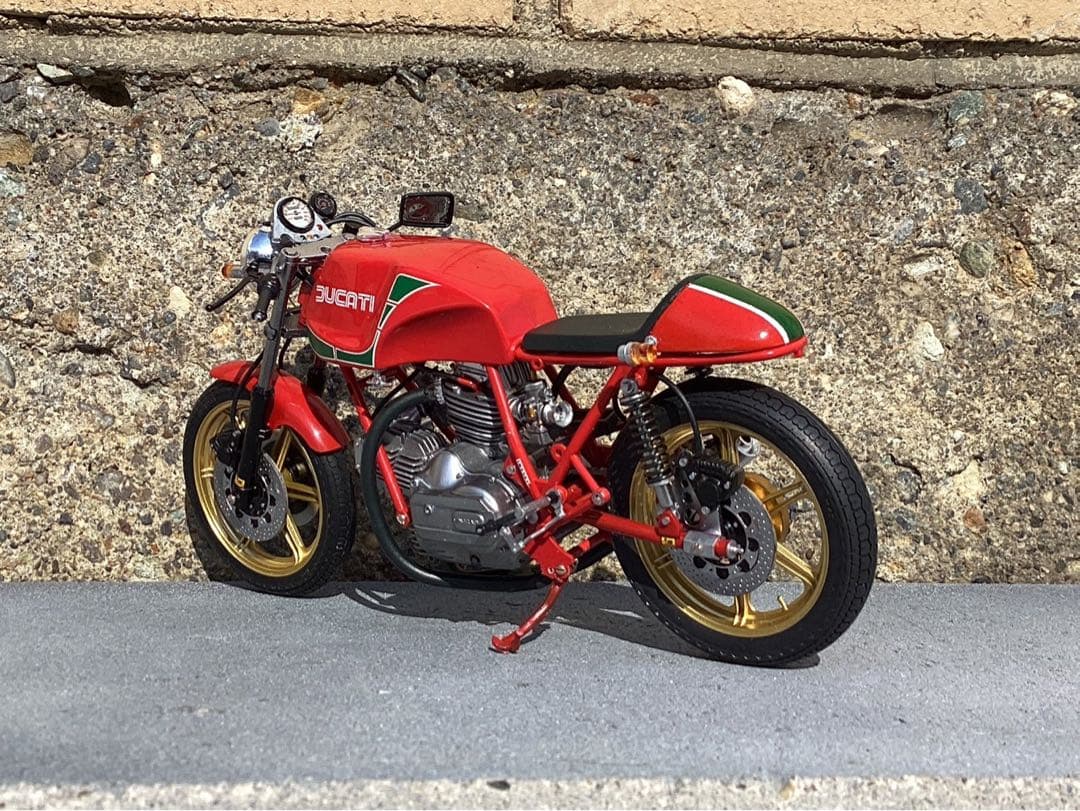 バイクプラモデル　族車　タミヤ1/12 ドゥカティマイクヘイルウッド　完成品