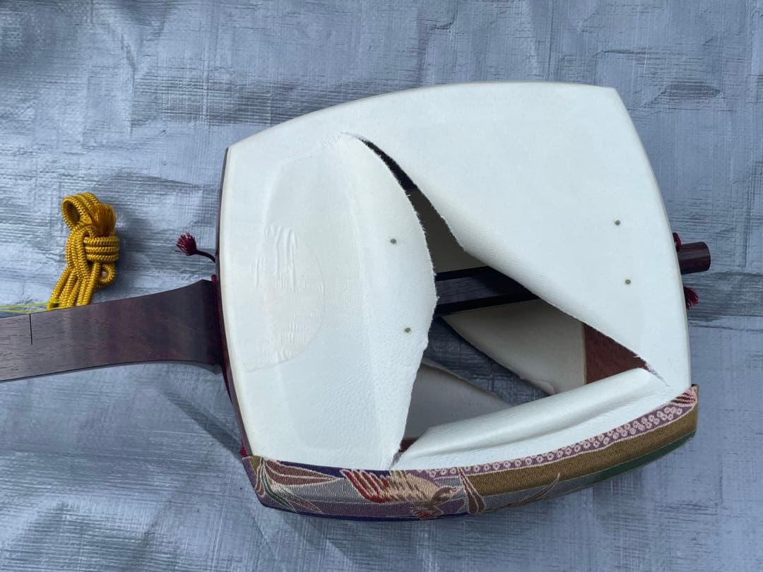 紅木三味線 小唄用 ケース付 付属品一式 現状品