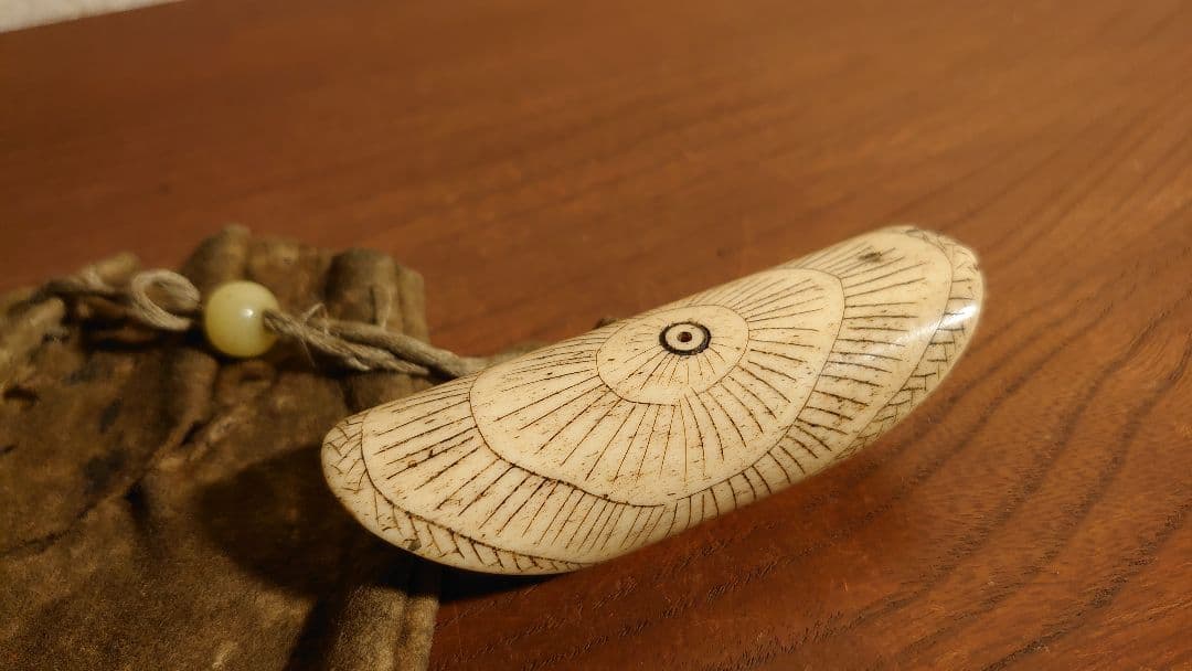 根付　時代根付　江戸硝子　江戸ガラス　提げ物　角　角細工　アンティーク根付　１客