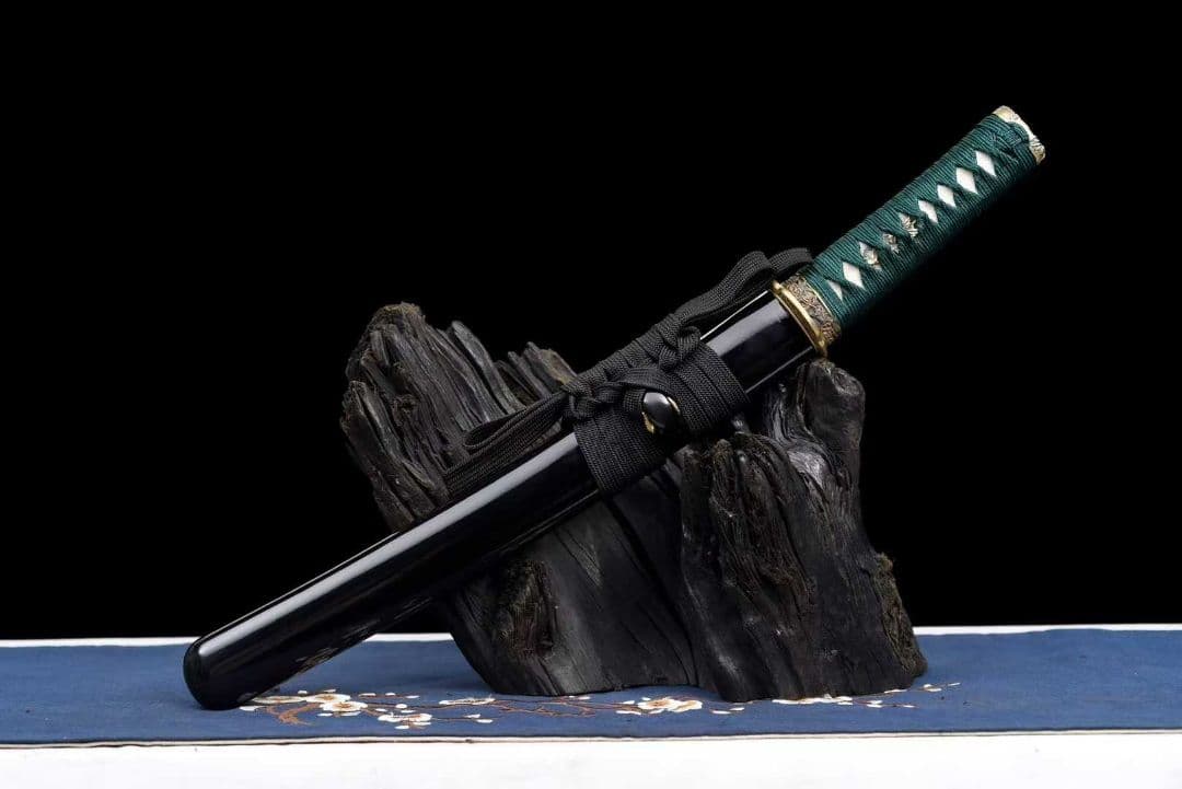 【雨蝶】 古兵器 肋差 短刀 刀装具 日本刀　模造刀 居合刀 武士道 鑑賞用