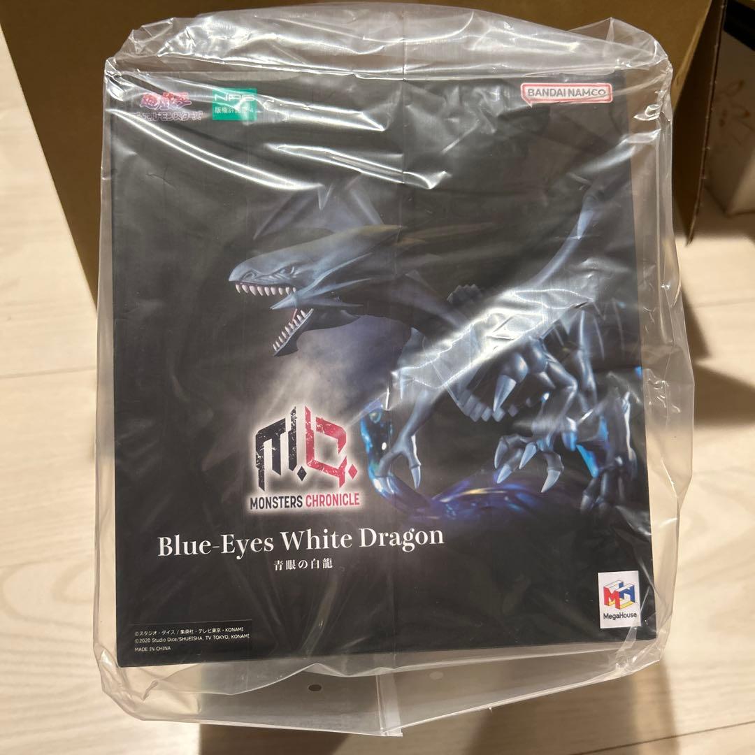 新品　未使用　未開封Blue-Eyes White Dragon フィギュア
