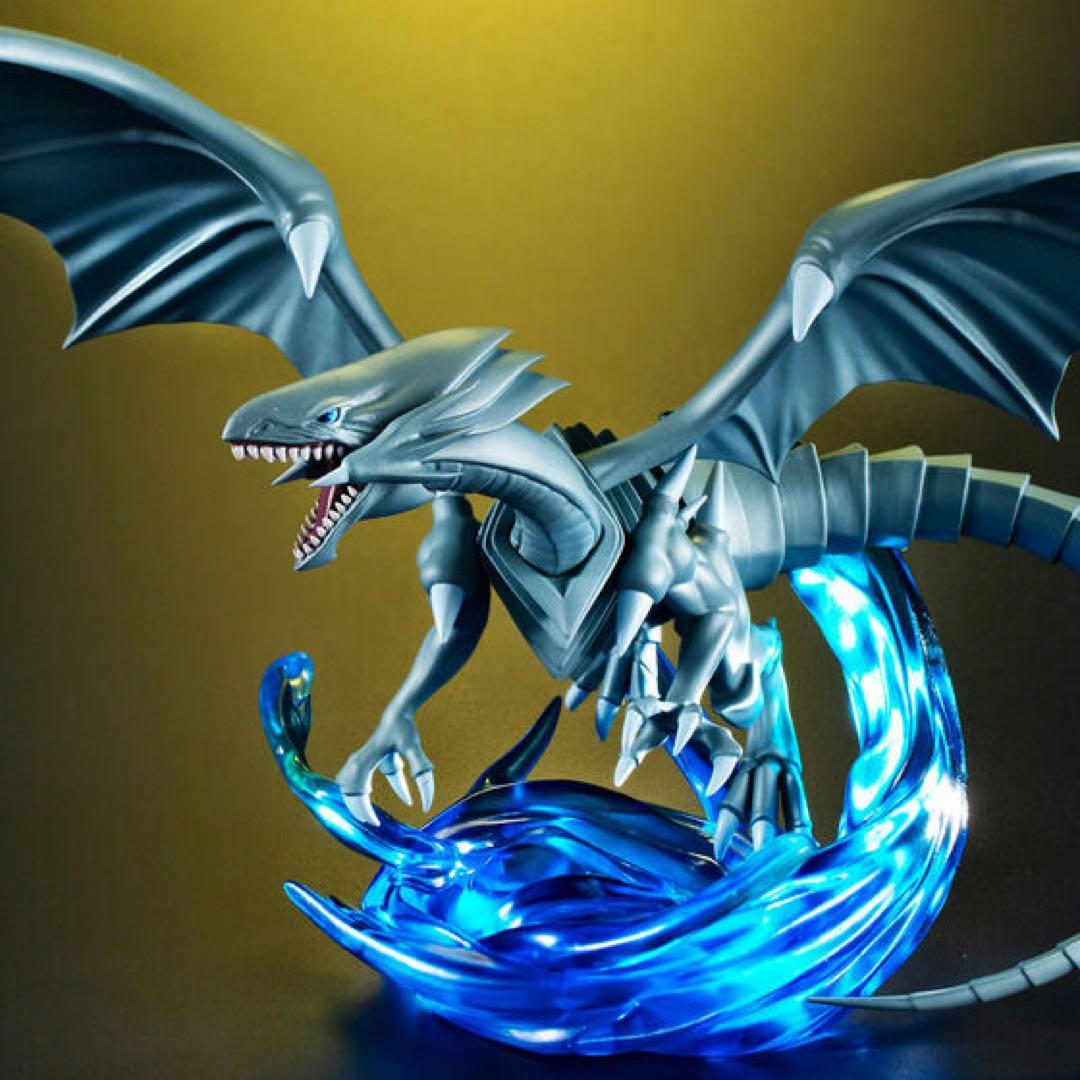 新品　未使用　未開封Blue-Eyes White Dragon フィギュア