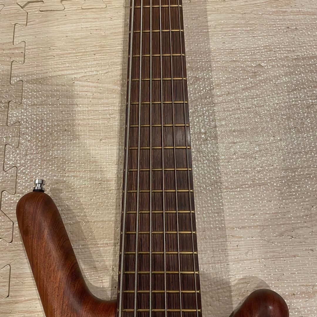 Warwick Corvette Standardドイツ製6弦ベース ボルトオン