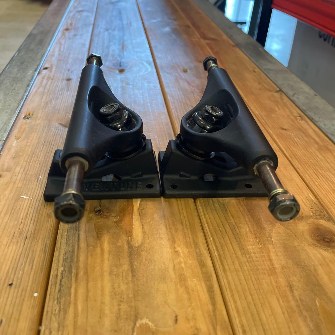 スケートボード VENTURE BLACK SHADOW ll 5.0 Hi