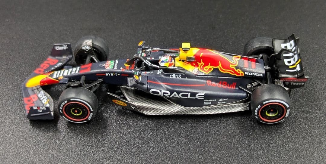 ミニカー MINI GT Oracle Red Bull Racing RB18 #11
