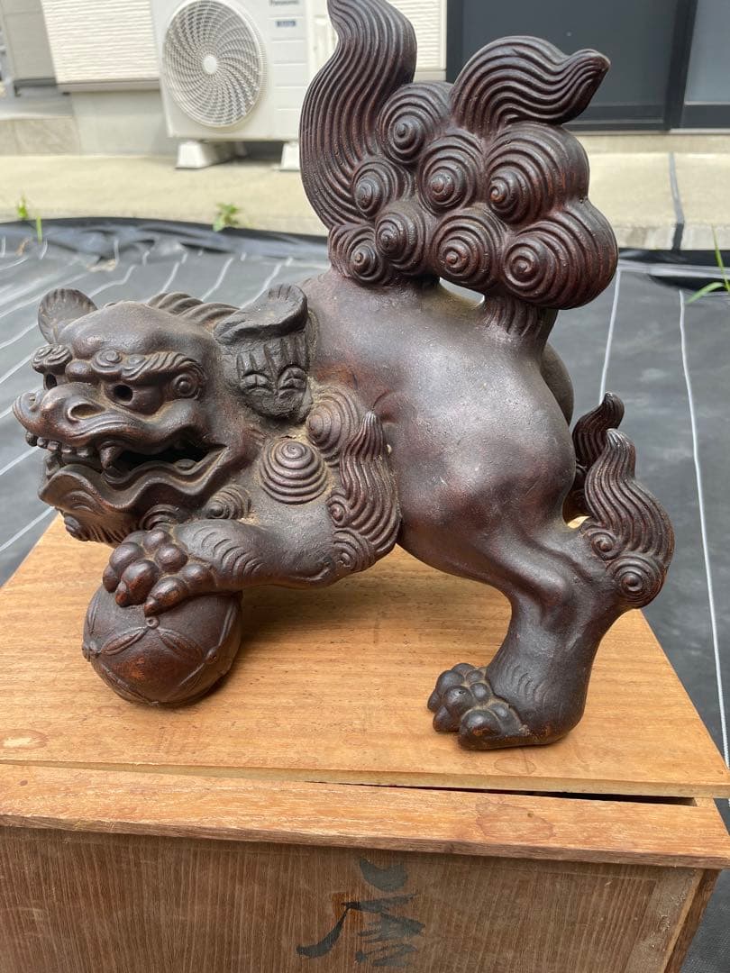 唐獅子　（信楽窯） サイズ　２９センチ、 共箱（痛みあり）