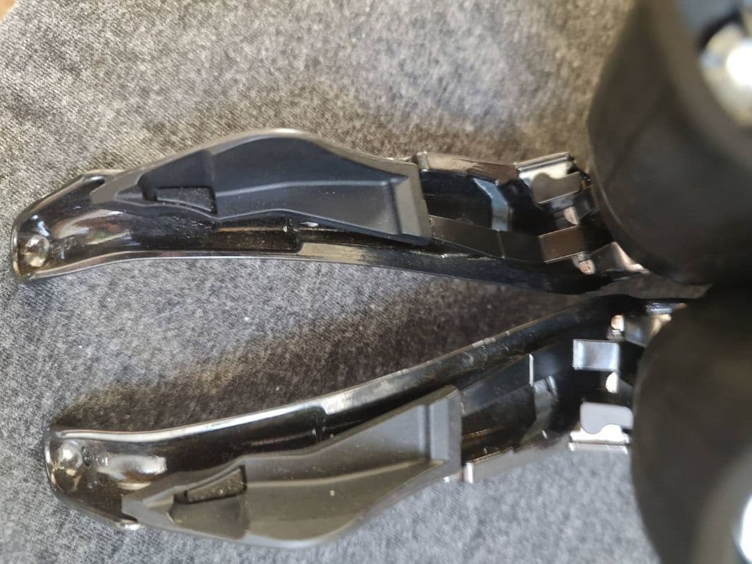 シマノ ULTEGRA ST-R8020 デュアルコントロールレバー