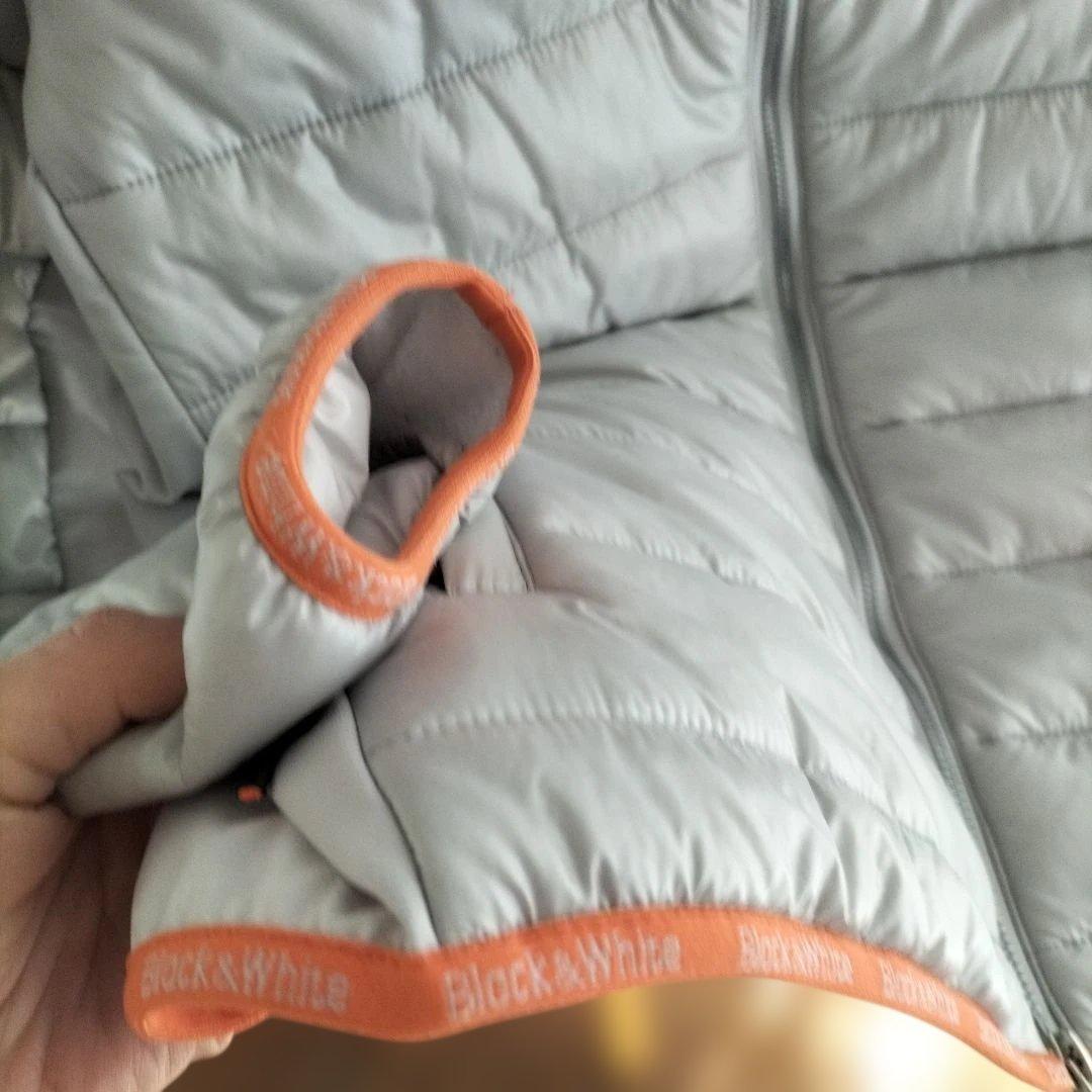 一度使用のみブラック&ホワイトグレー ダウンジャケット