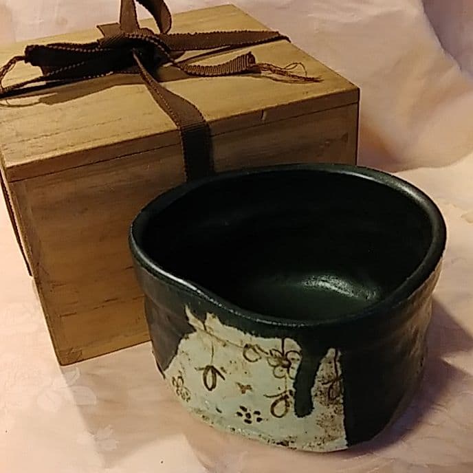 豪快 圧巻の黒織部 沓(くつ)茶碗！ 時代 江戸後期 骨董アンティーク