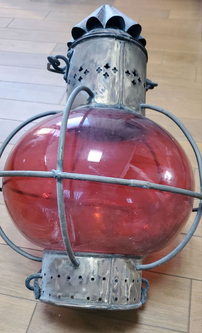 レトロ 赤いランタン　船舶灯