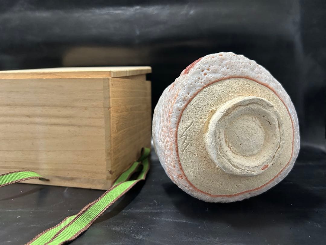 究極の美◾️蔵から桐箱に入った美しい蛇？が描かれた志野焼の抹茶茶碗が出て来ました