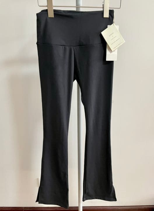 エミヨガ2点セット❗️新品紙タグ付⭐️サスティナレッチレギンスパンツ&コラボTシャツ