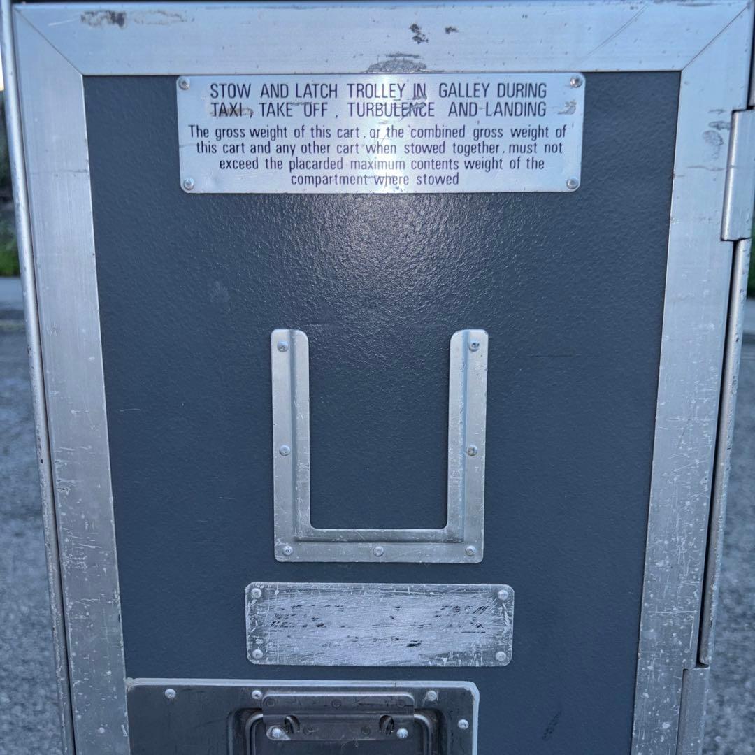 機内ミールカート
