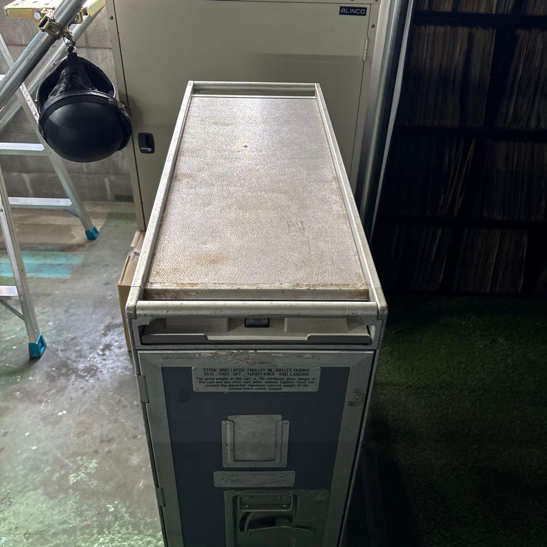 機内ミールカート