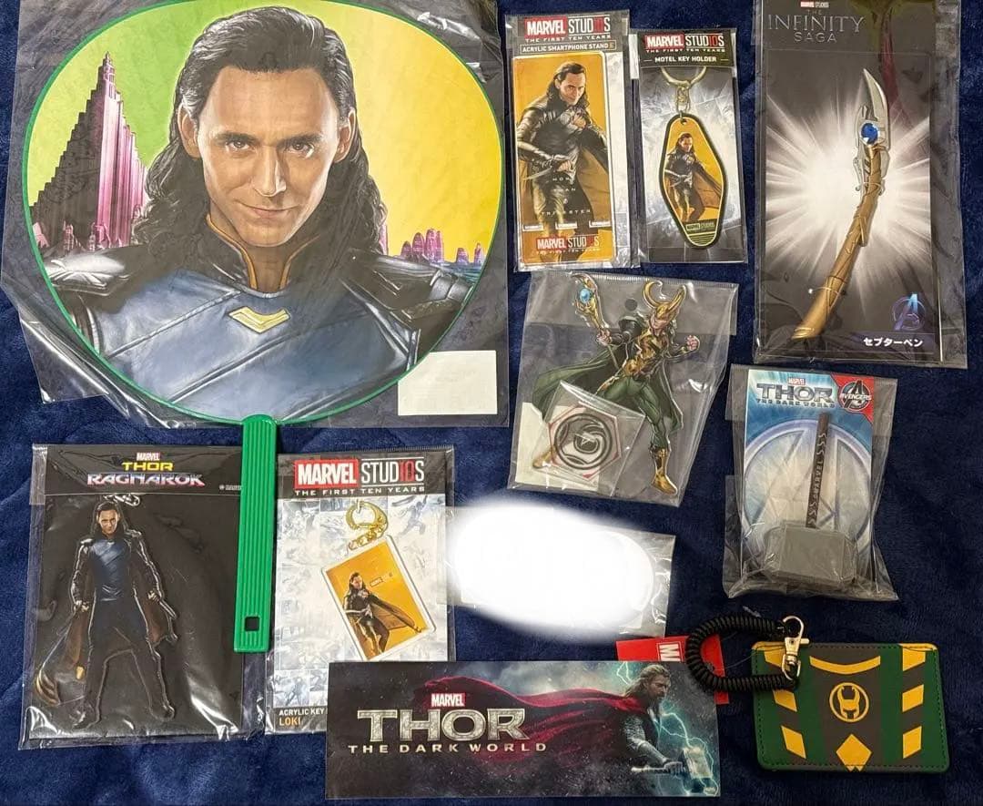 ソー　ロキ　グッズ　マーベル　アベンジャーズ　缶バッジ　アクリルスタンド　MCU