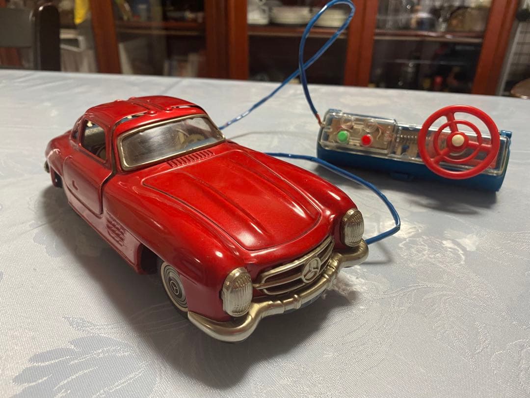 バンダイ製「メルセデス・ベンツ300SL クーペ　ガルウイング」リモコン付