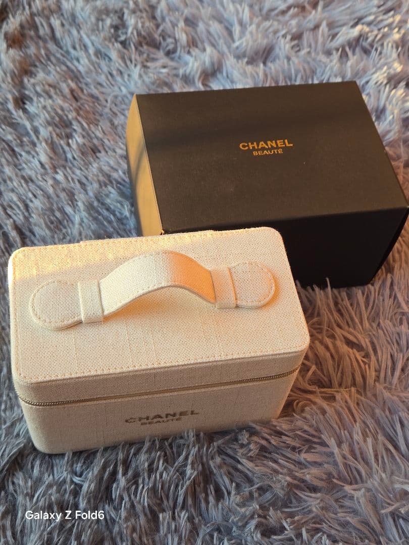 CHANEL BEAUTÉ（シャネル ビューテ）特製バニティポーチ