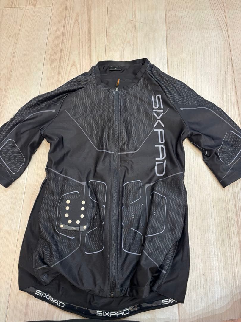 【美品】SIXPAD Powersuit シックスパッド　トップ＆ボトム セット