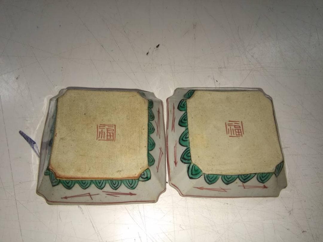 九谷焼　手書き色絵　青海波に和柄花文様　美しい角皿二客　角福印