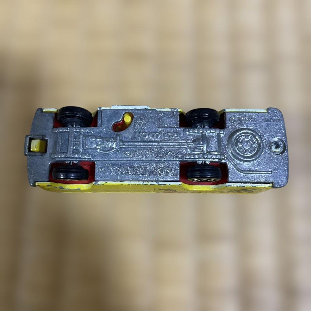 幼稚園バス風ミニカー 鳥のイラスト付き