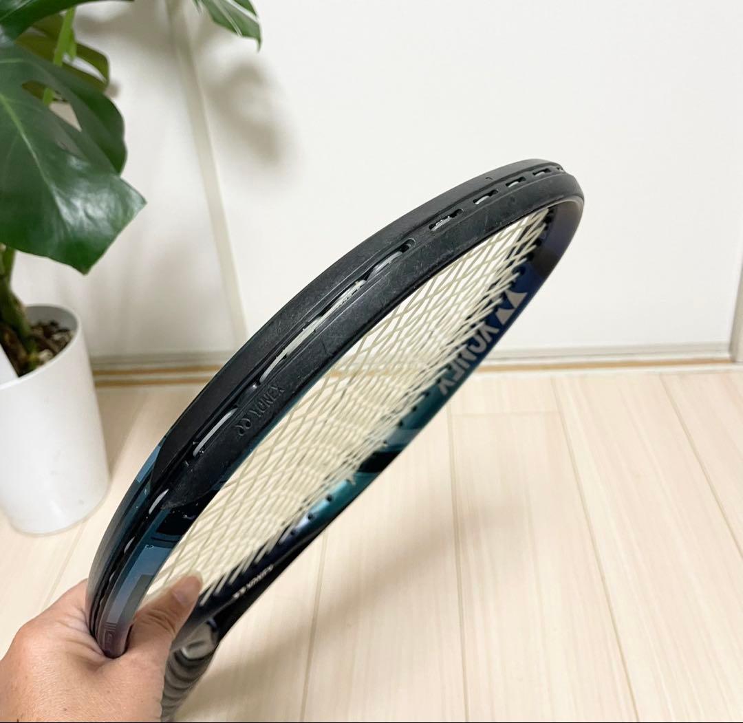【used】美品YONEX EZONE105 グリップ2 新品ストリング付
