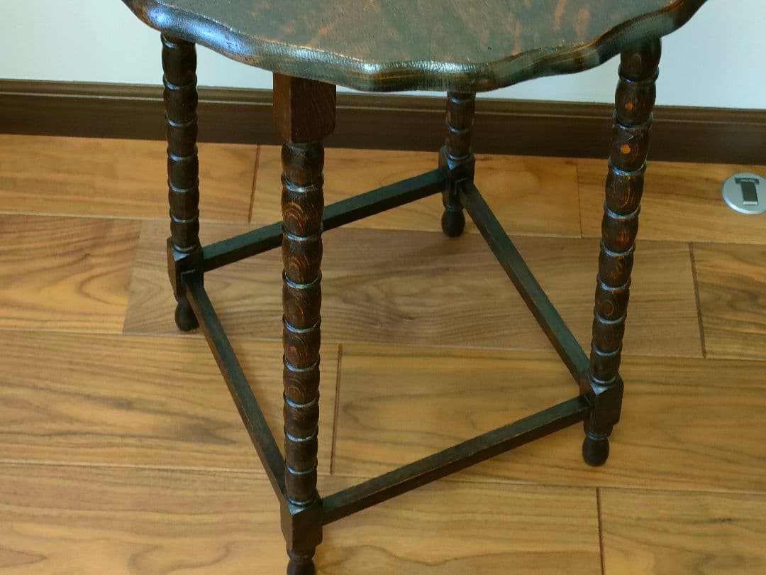 ●英国アンティーク●状態良●コーヒーテーブル・サイドテーブル●装飾脚