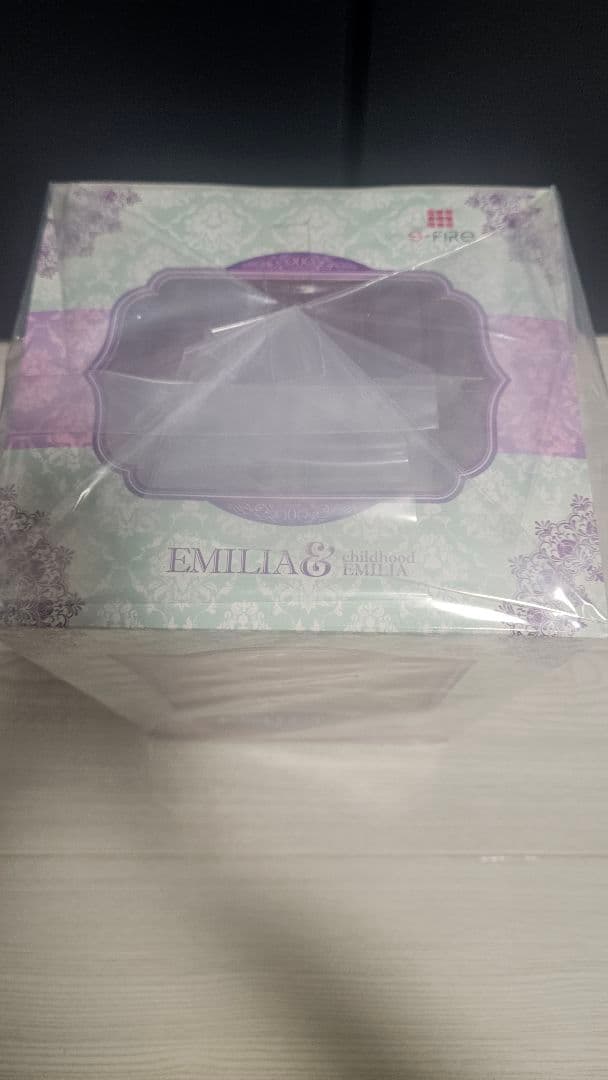 Re:ゼロから始める異世界生活　フィギュア　エミリア＆幼少期エミリア 1/7