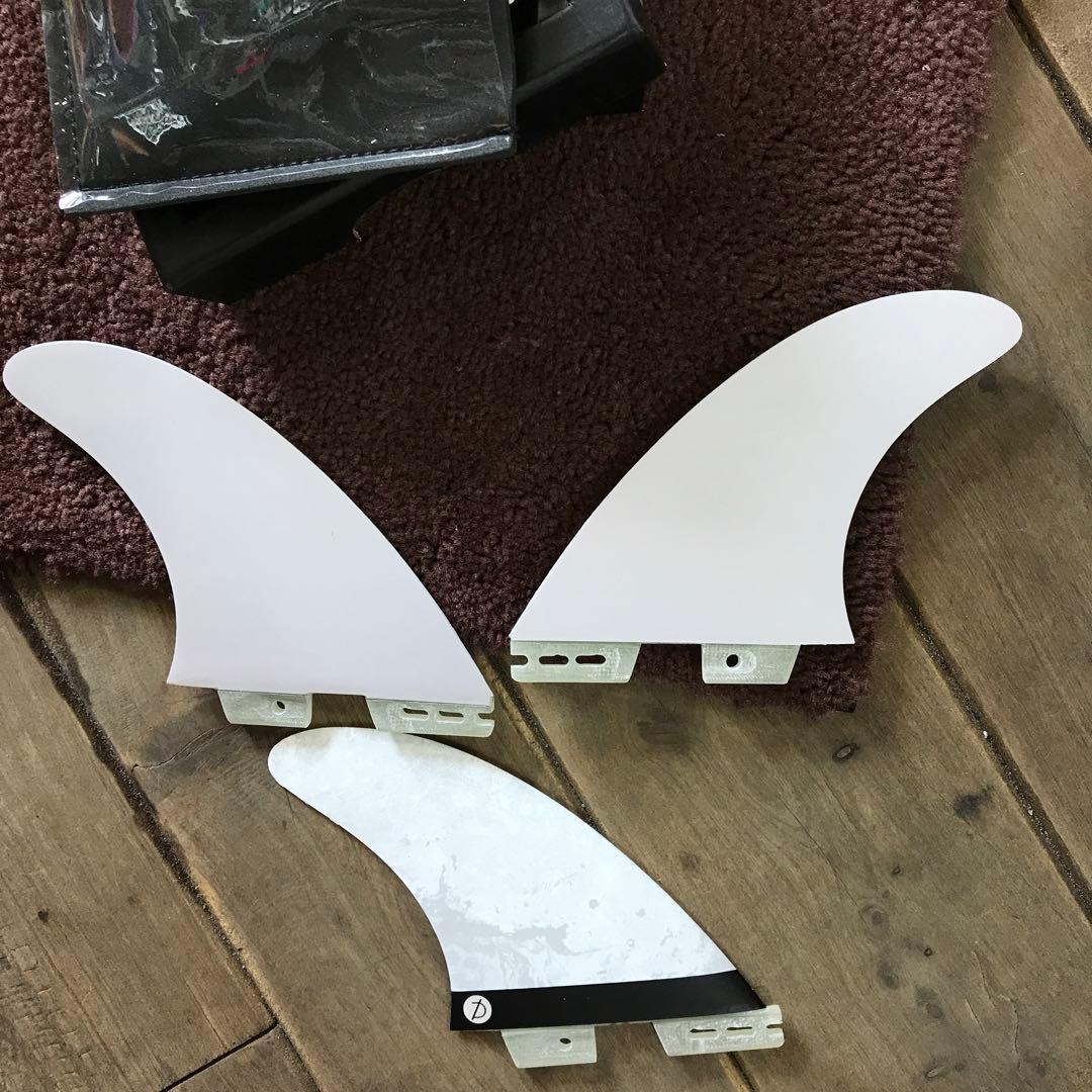 DEFLOW デフロー　サーフボードフィン 3枚セット定価¥20,900