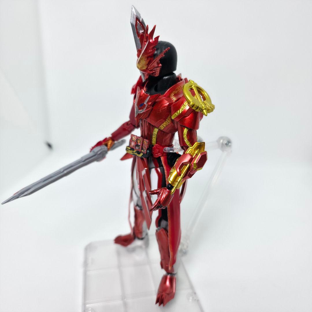 フィギュアーツ規格　仮面ライダーセイバー　クリムゾンドラゴン　カスタムフィギュア