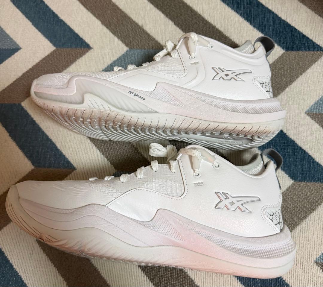 NOVA SURGE LOW 2　26センチ