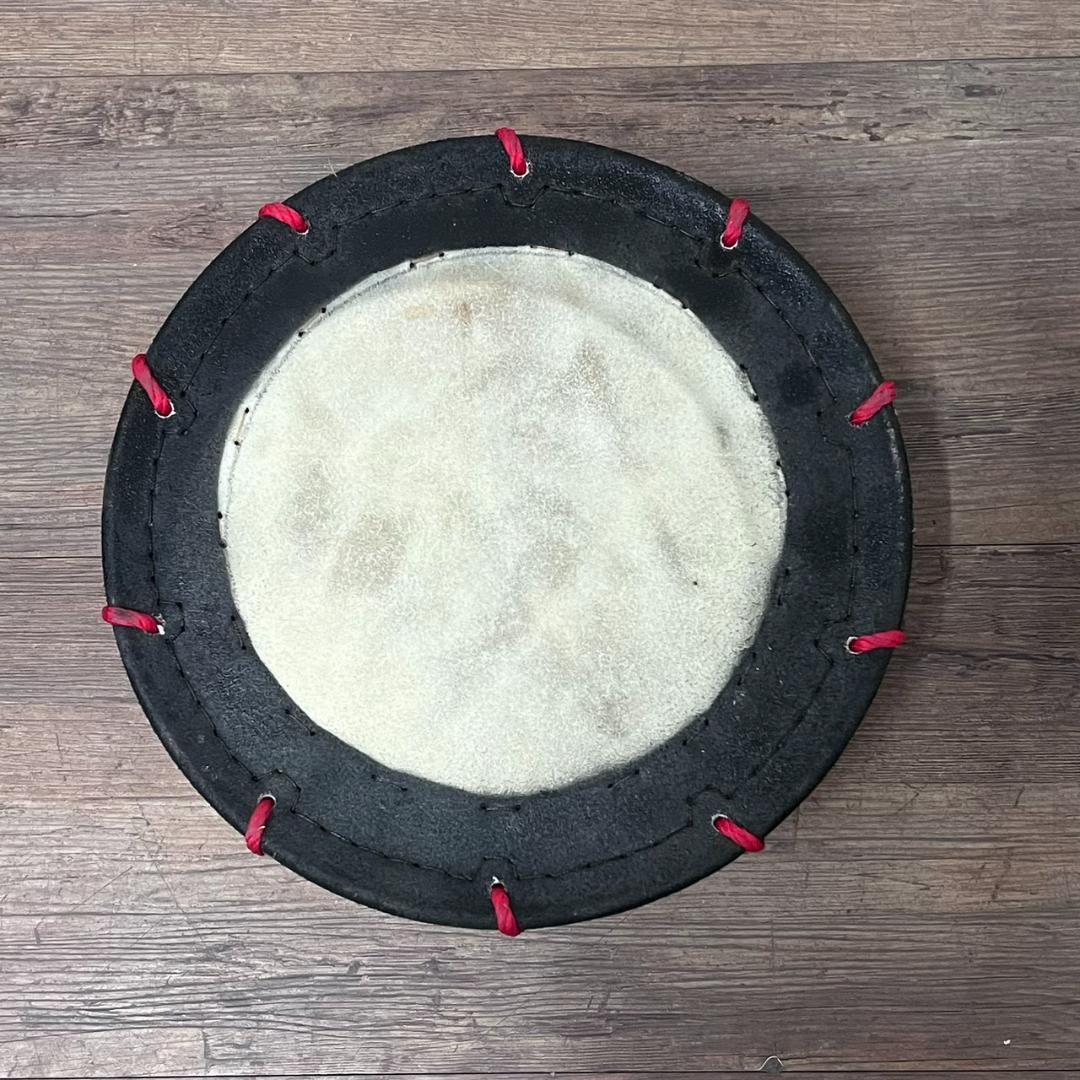 【新品】【蔵出し】締め太鼓 牛革 和太鼓 バチ付 台付 平太鼓 入門用