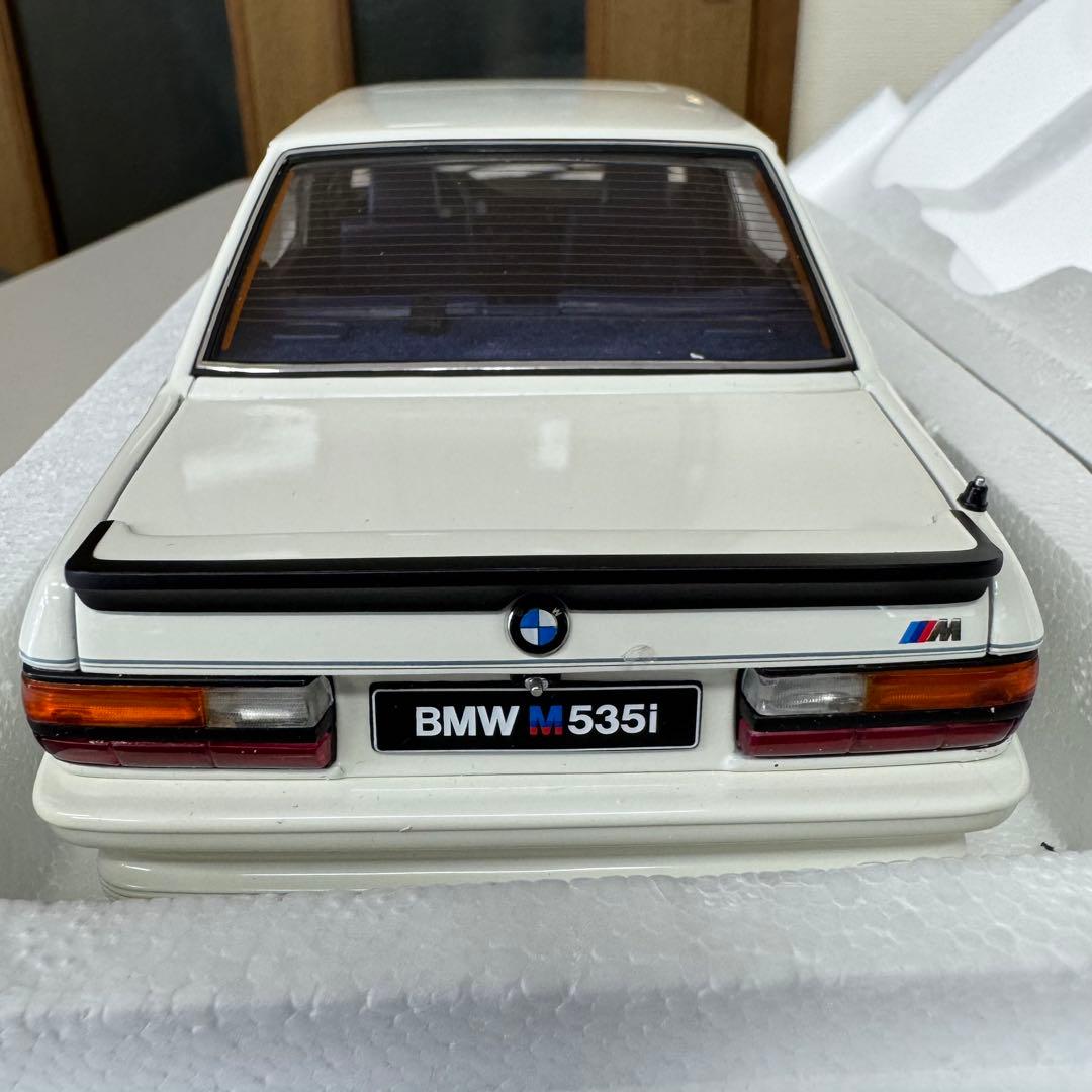【新品】オートアート  535i 1985 ホワイト　1/18