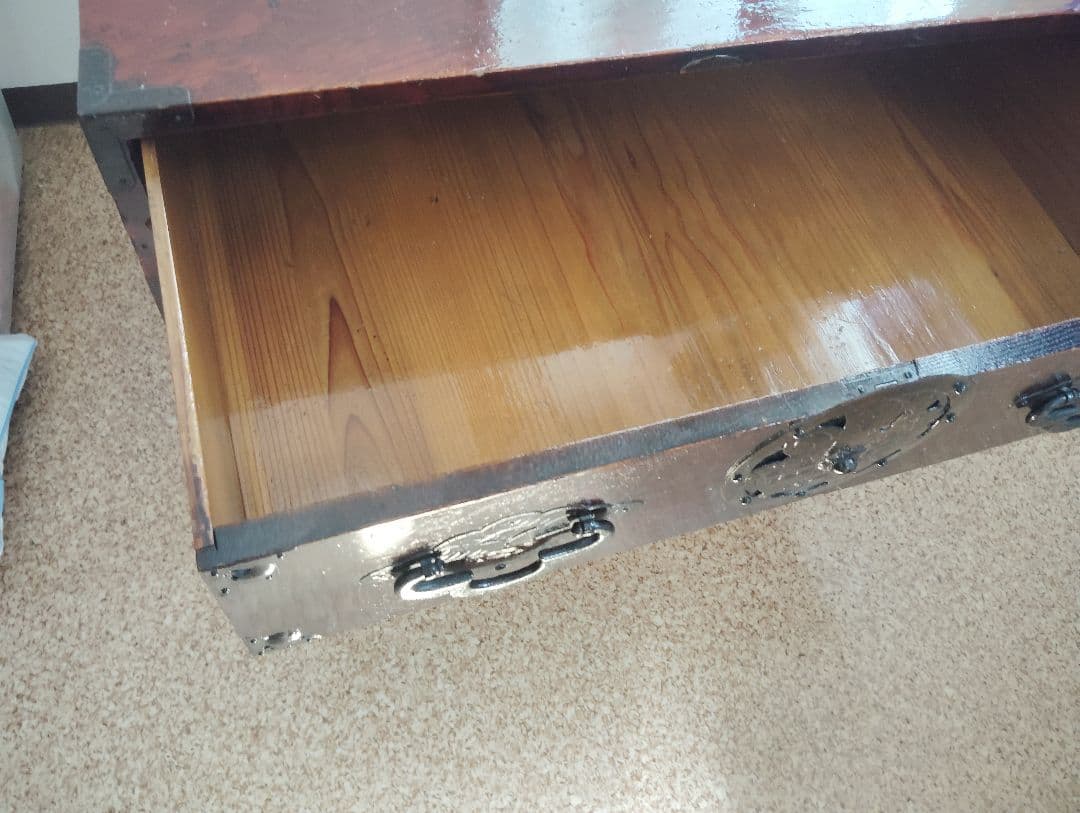 １００年前の伝統的な和風木製箪笥 5引き出し