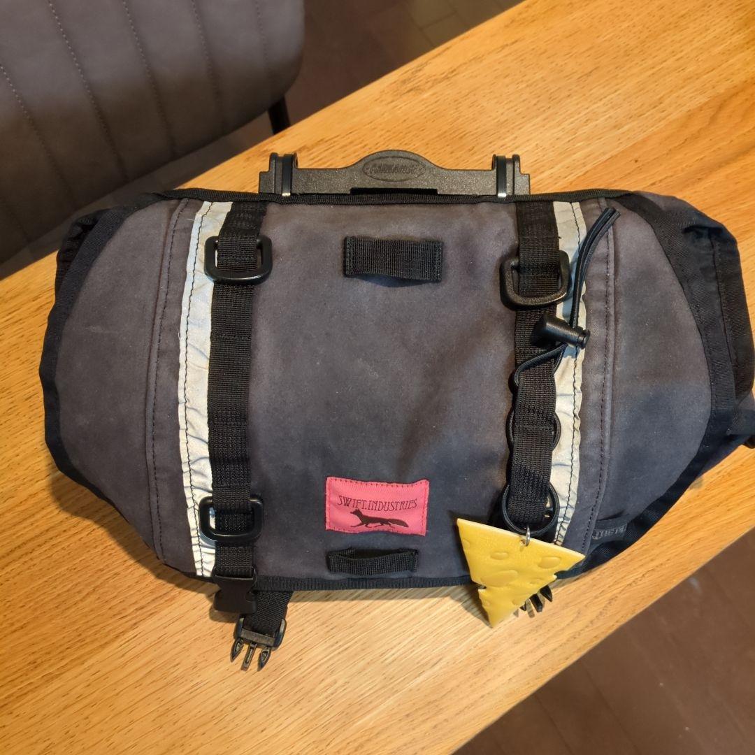 SWIFT INDUSTRIEIS zeitgeist&キャラダイスバッグマン