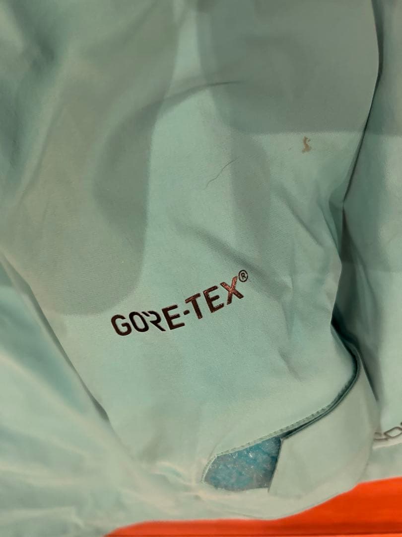 VOLCOM ゴアテックス　スノーボードジャケット　女性用 M