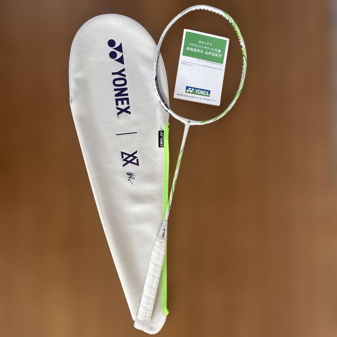 アストロクス100ZZ VA 4U5 YONEX バドミントンラケット