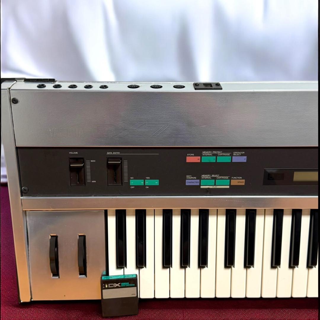 ☆良品 ヤマハ DX7 シンセサイザー VRC-107 カートリッジ付 シルバー
