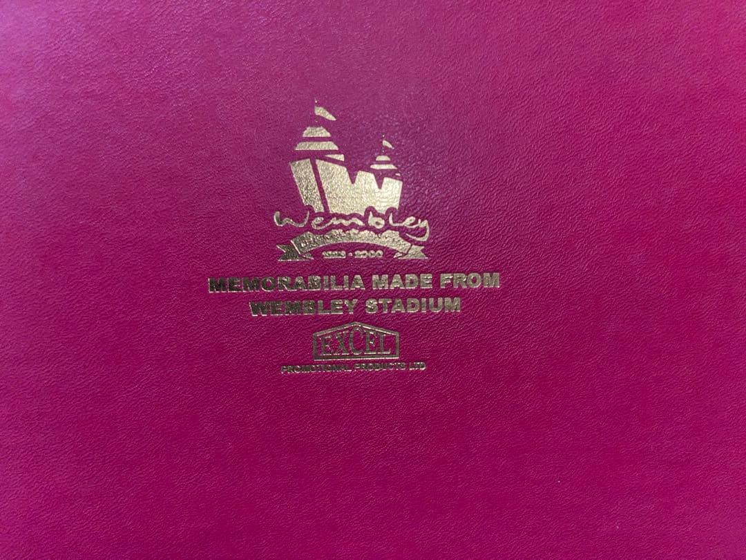 ウェンブリースタジアム　削り出しフィギュア