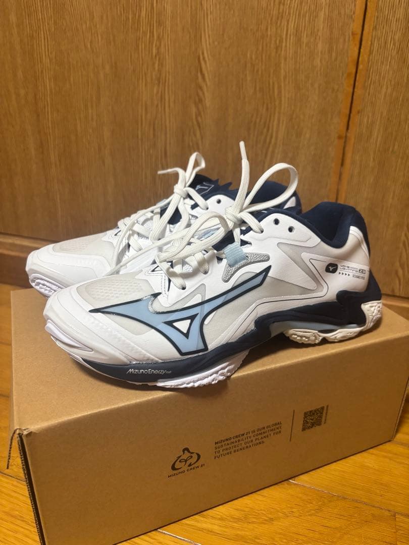 ミズノ ウエーブライトニング Z8 バレーボールシューズ 23.0cm 美品