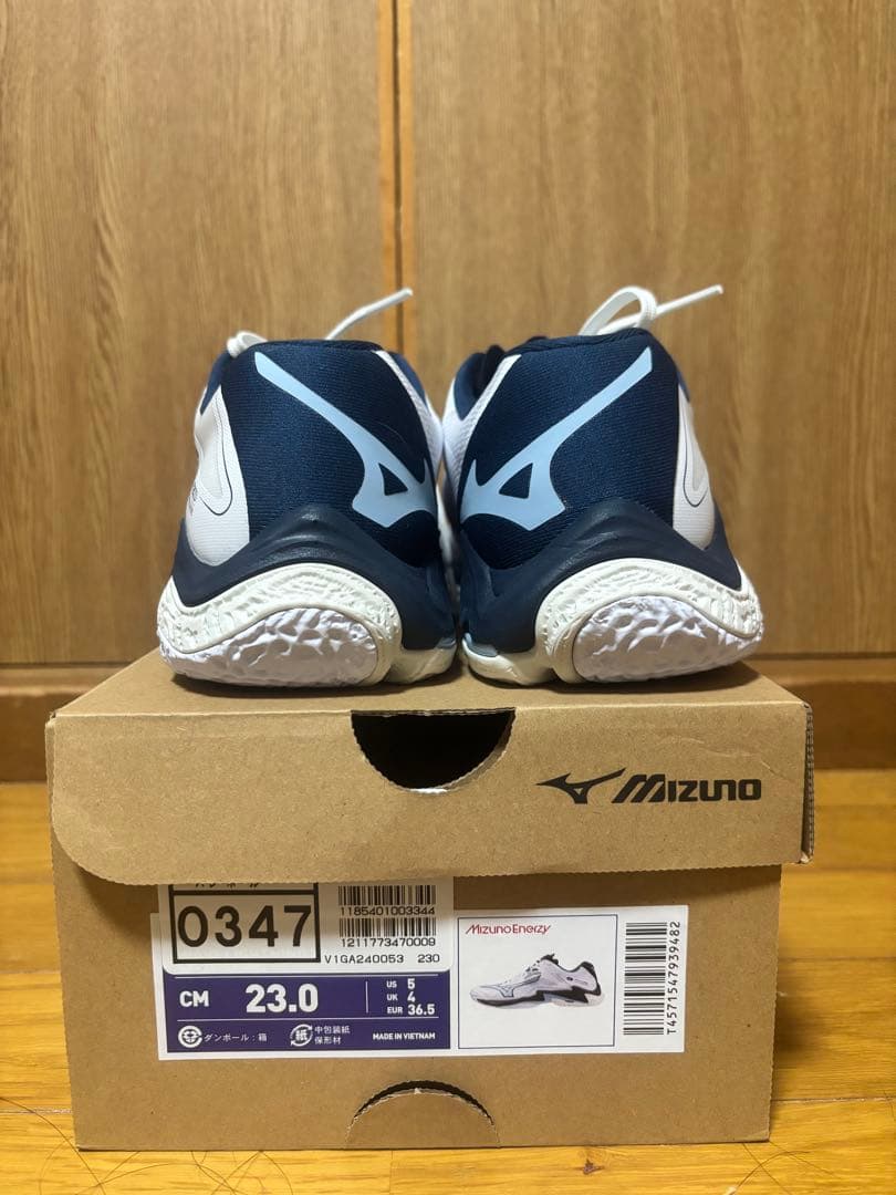 ミズノ ウエーブライトニング Z8 バレーボールシューズ 23.0cm 美品