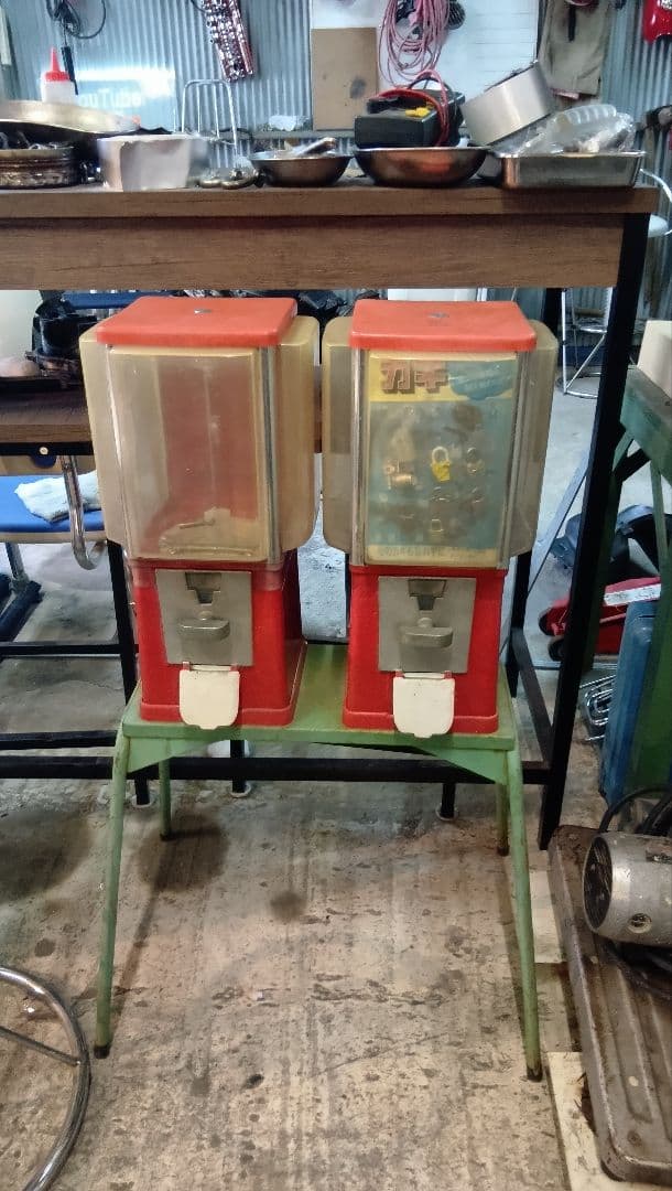 最終値下げ　コスモス　20円ガチャ　２台セット　レトロ　ガチャガチャ筐体