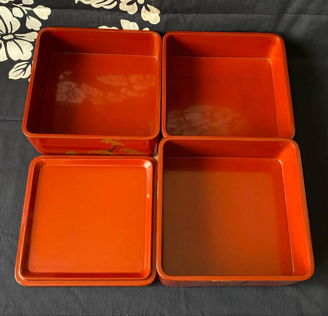 時代物　屠蘇器・重箱セット　木製漆器　朱塗り金蒔絵　鶴に松　縁起柄　長寿　木箱入