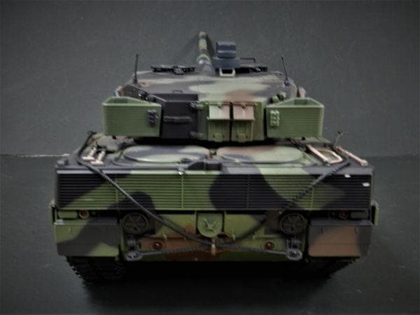 Heng Long 2.4GHz 1/16 ドイツ主力戦車 レオパルト2 A6